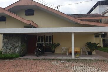 Hotell Oyo Life 2604 Elicia Kost