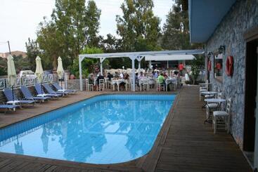 Hotel Naiades Almiros River