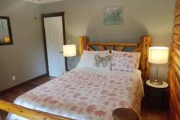 ツーリストアパートメント Tobermory Peaceful Private Entire Cottage Log Home Spacious Fully Equipped