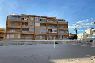 Apartamente turistice Beachfront And Peaceful Apartment