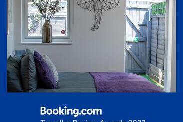 آپارتمان‌های توریست‌ها 121 Studio   Central Studio Apartment, Terrace & Full Kitchen   Airport & Train Shuttle