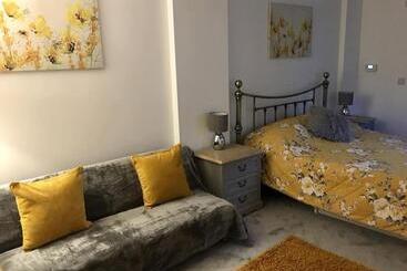 ツーリストアパートメント Daffodil House Annex, Cynghordy, West Wales