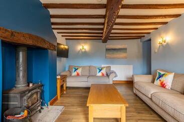 شقق خاصة سياحية Host & Stay   Honeysuckle Cottage