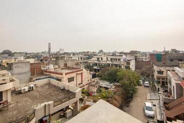 Itsy Hotels Sehdev Residency, Near Golden Temple