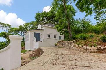 Tourist flats Westmoreland Cottage