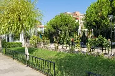 هتل آپارتمان Helen S Appartment By The Sea