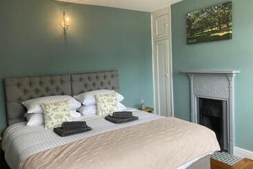 דירות לתיירים Large House On Farm With Own Heated Pool, As Seen On Bbc Tv