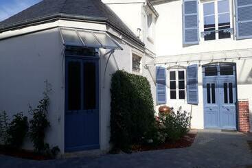 膳宿费 Les Pierres Bleues