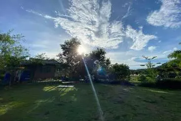 リゾートホテル บ้านในสายหมอกบุญแจ้งโฮมสเตย์