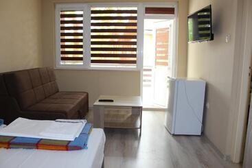 Hostel бунгала сън сити