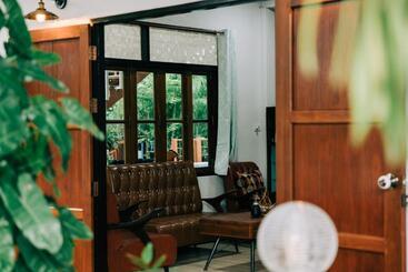 Bed & Breakfast Banya Bnb ที่พักบ้านย่าบีแอนด์บี เมืองประจวบฯ