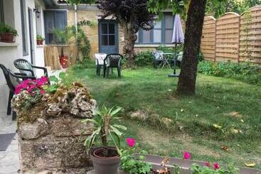 Bed and Breakfast Un Jardin En Ville