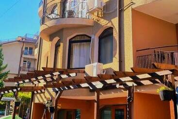 Pensione алми Almi