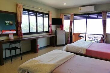 ホテル ศรีกรุงดีลักซ์โฮเตล