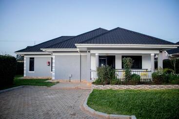 관광객 아파트 Lux Suites Eldoret Luxury Villas