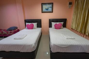 Hotel บ้านทิพรัตน์ สัตหีบ