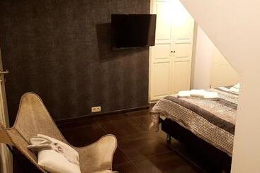 تختخواب و صبحانه Les étangs Du Thioux Guest House