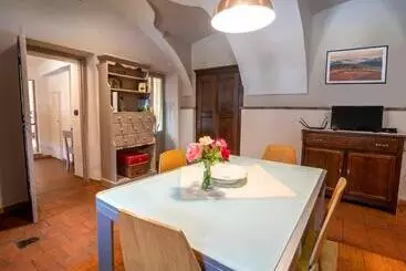 ツーリストアパートメント Suma Si Casa Cesare   2000 Mq Di Giardino A Vostra Disposizione