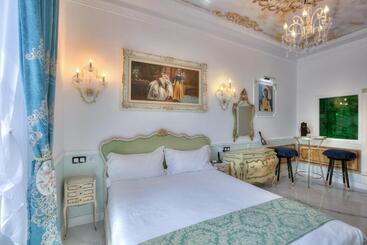 تختخواب و صبحانه Aba Luxury B E B Nice