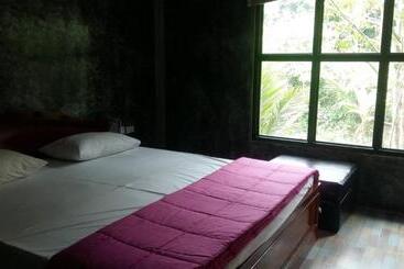 אתר נופש Baan Chan Sabai