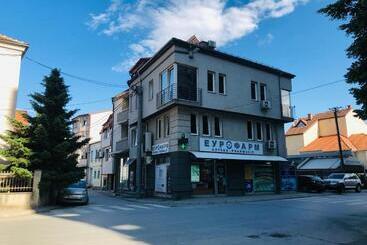 آپارتمانهای توریستها Urban Corner Deluxe Apartments