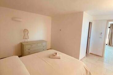 آپارتمان‌های توریست‌ها Villa Orizzonte   Polignano A Mare