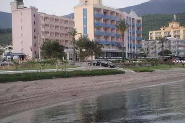 ホテル Kalamaki Beach