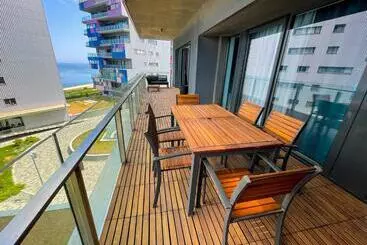 Turista apartmanok Beachfront Designer Apt, 100 Sqm, 2 Bath, Huge Terrace On The Sea Shore
