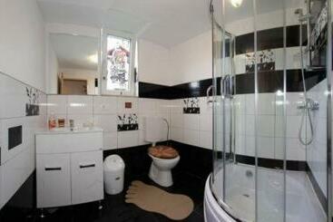 هاستل Pensiunea Mia