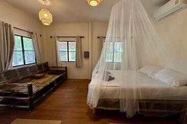 منتجع Colorful Hut