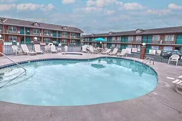 هتل Mountain Aire Inn Sevierville  Pigeon Forge