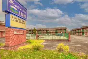 Hotelli Mountain Aire Inn Sevierville  Pigeon Forge