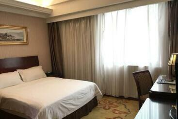 Vienna Hotel Shenzhen Yinhu Bus Station