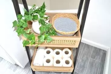 Turistihuoneistot Beautiful Two Bed Apartment With Driveway Parking