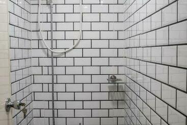 هاستل B&b Backpackers