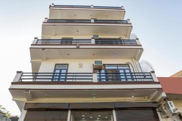 Hôtel O Royal Galaxy In Near Logix City Centre