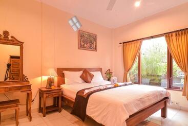 膳宿费 Kamar Suci House