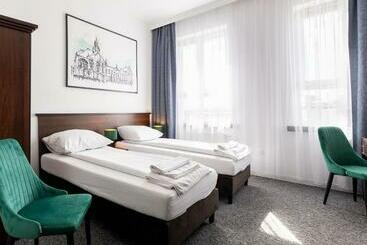 酒店 I Restauracja Nad Jeziorem