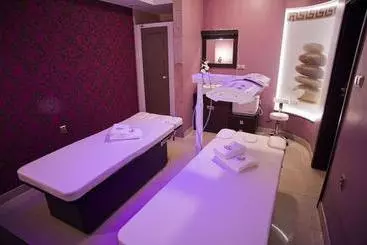 酒店 Remi Zajazd - Spa