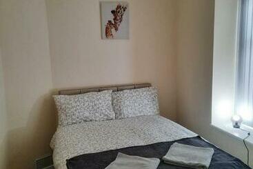 דירות לתיירים Rest House In Clayton Le Moors Accrington Free Wifi, Free Parking