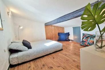 Apartamenty turystyczne Gregbnb T2 Climatisé Mezzanine Atypique Centre Ancien