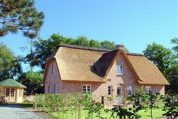 شقق خاصة سياحية Sandkamp Reetdachhaus Hus Specht