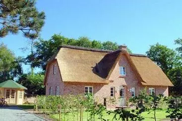 ツーリストアパートメント Sandkamp Reetdachhaus Hus Specht