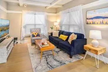 ツーリストアパートメント Upgraded Home With 5 Br 4 Bath 4 Free Gated Parking Space, Family,ev,rv Friendly