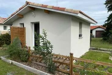 Turistihuoneistot Joli Studio Neuf Tout Equipé, Wifi