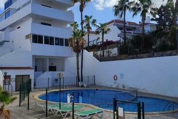 ツーリストアパートメント Fine Art Jeans Apartment