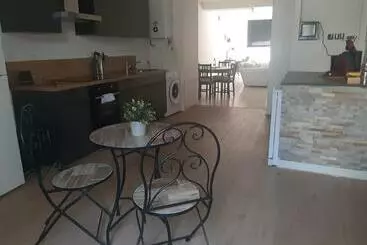 ツーリストアパートメント L étape De La Tour