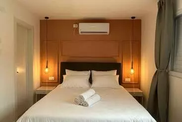 ツーリストアパートメント Lovely New Central Apartment
