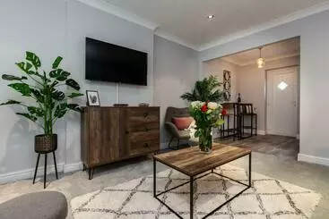 Apartamente turistice Curlew   3 Bedrooms Wi Fi, Parking, Contractors