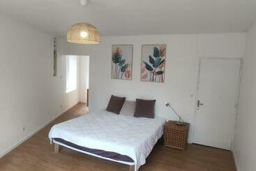 관광객 아파트 L Ecrin D Emile   Grand Studio Meublé Au Calme